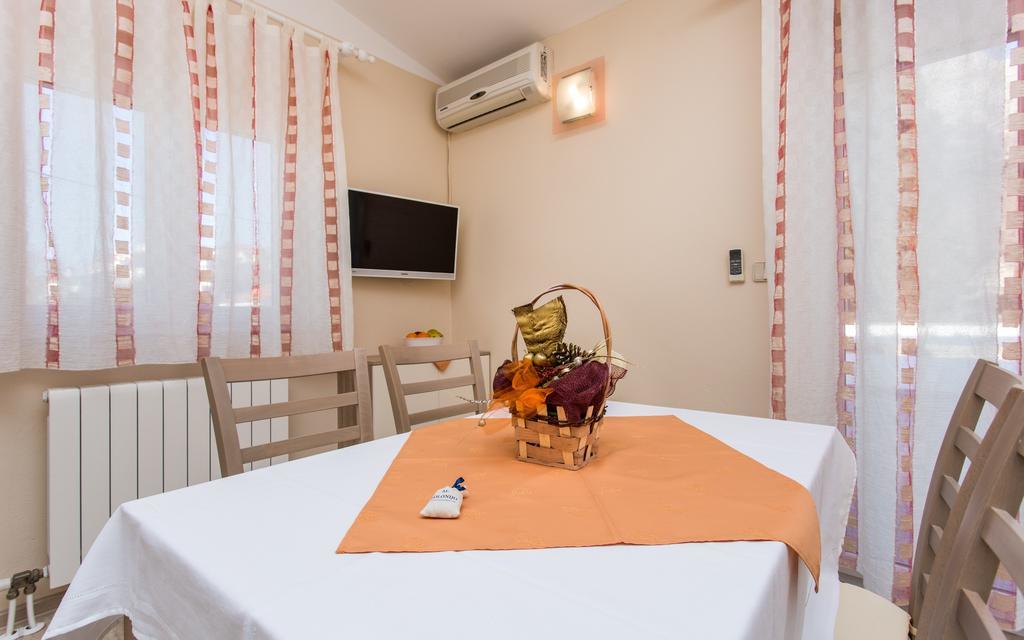 Apartments Polonijo Baska  Exterior photo