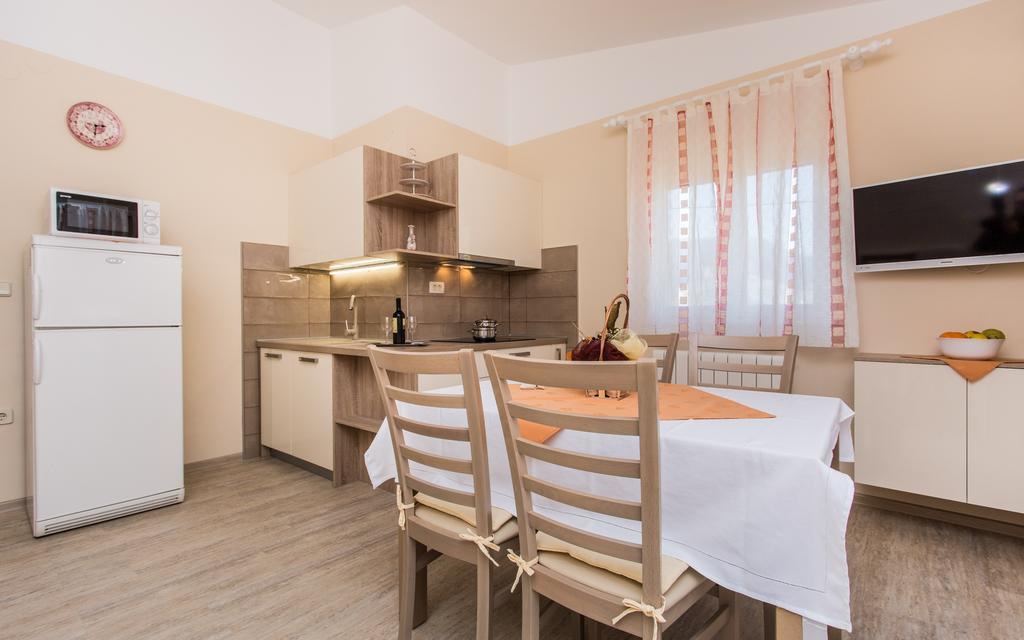 Apartments Polonijo Baska  Exterior photo