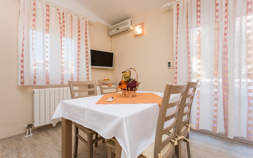 Apartments Polonijo Baska  Exterior photo