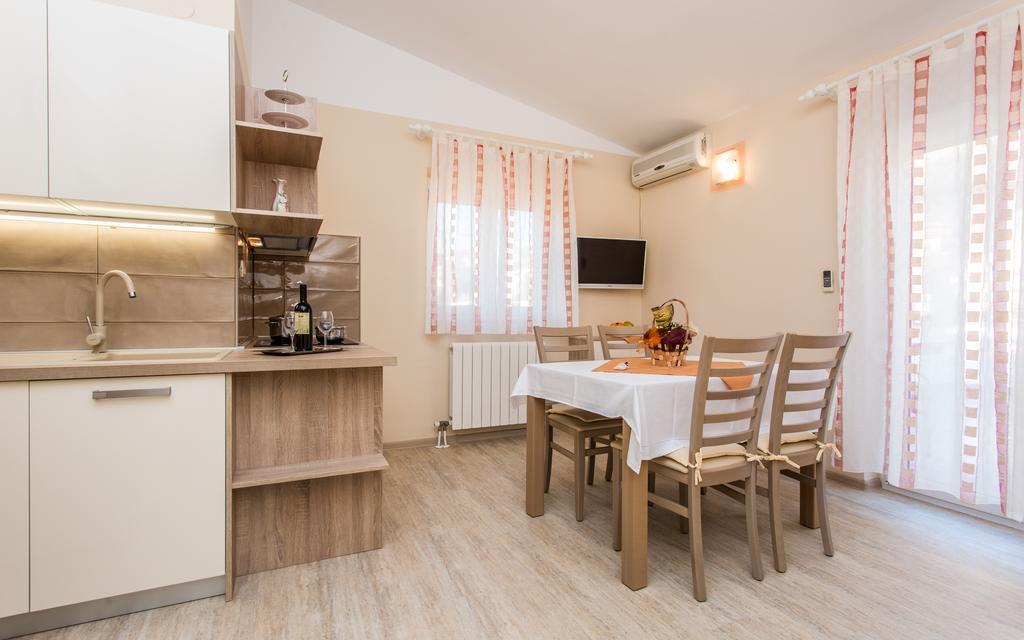 Apartments Polonijo Baska  Exterior photo