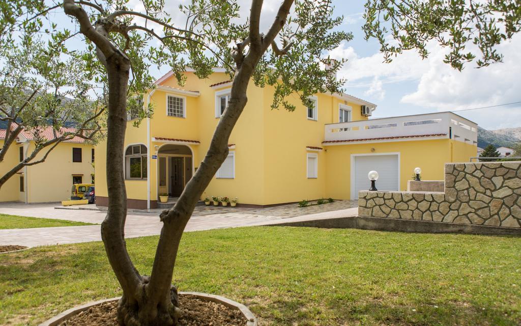 Apartments Polonijo Baska  Exterior photo